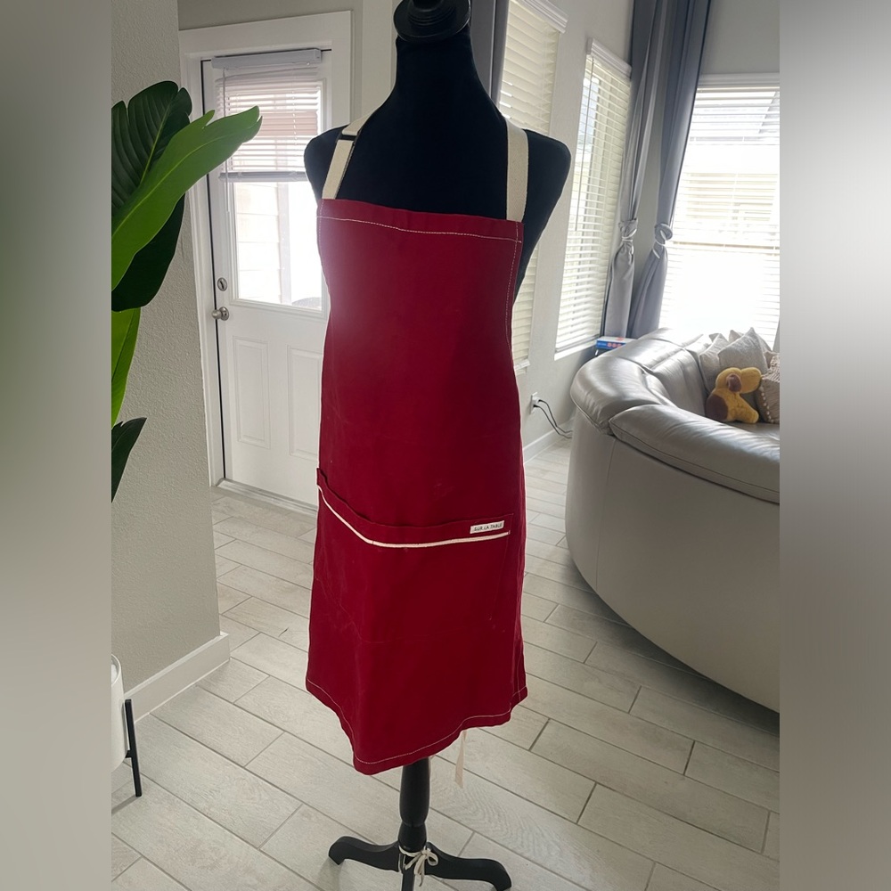 Sur la table unisex apron